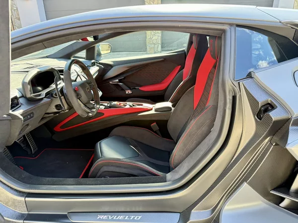 Lamborghini Revuelto - foto 11