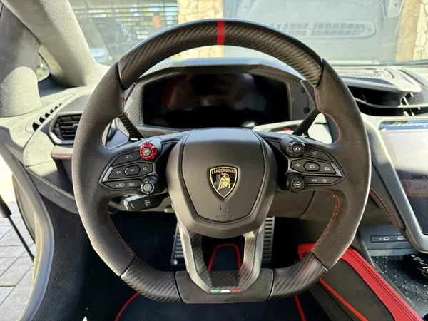 Lamborghini Revuelto - foto 13