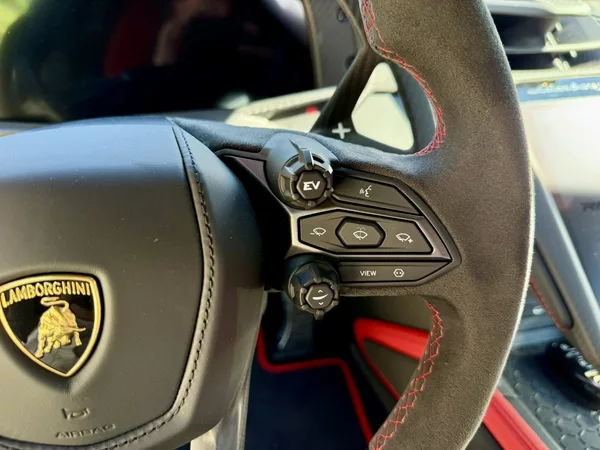 Lamborghini Revuelto - foto 14
