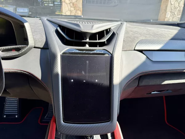 Lamborghini Revuelto - foto 16