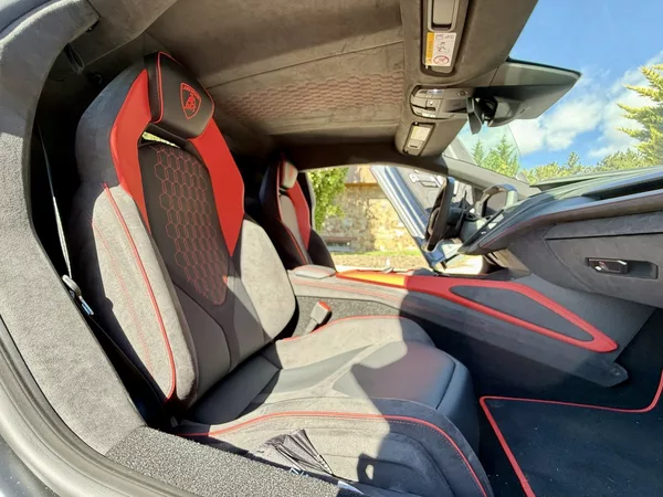 Lamborghini Revuelto - foto 24