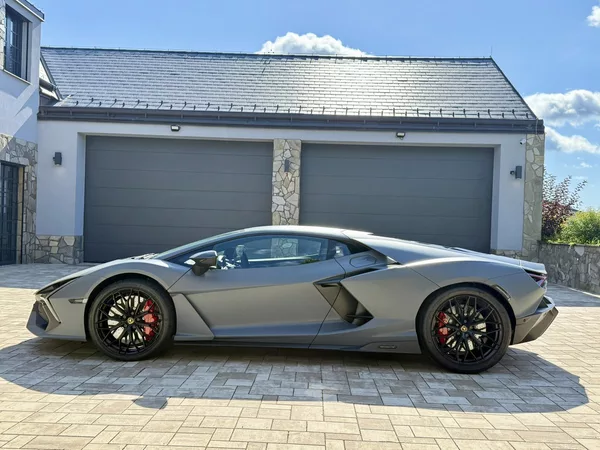 Lamborghini Revuelto - foto 3