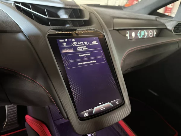 Lamborghini Revuelto - foto 33