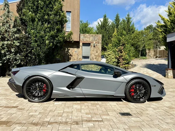 Lamborghini Revuelto - foto 8