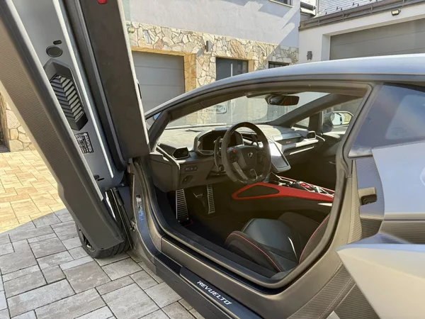Lamborghini Revuelto - foto 9
