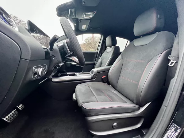 Mercedes-Benz GLA 200 d 4MATIC Edition 140 Years - foto 11