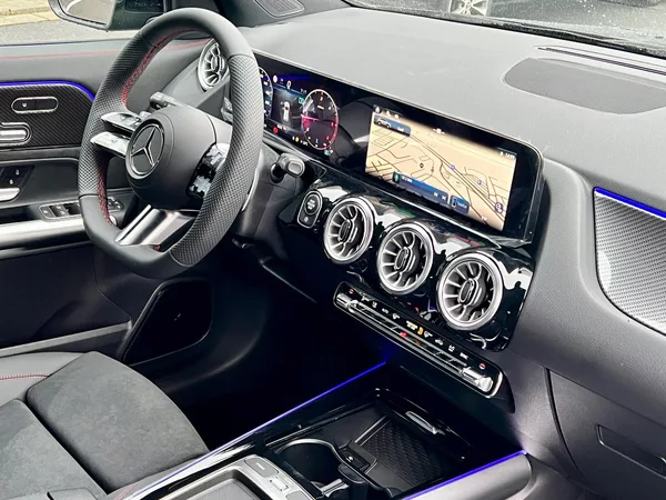 Mercedes-Benz GLA 200 d 4MATIC Edition 140 Years - foto 16