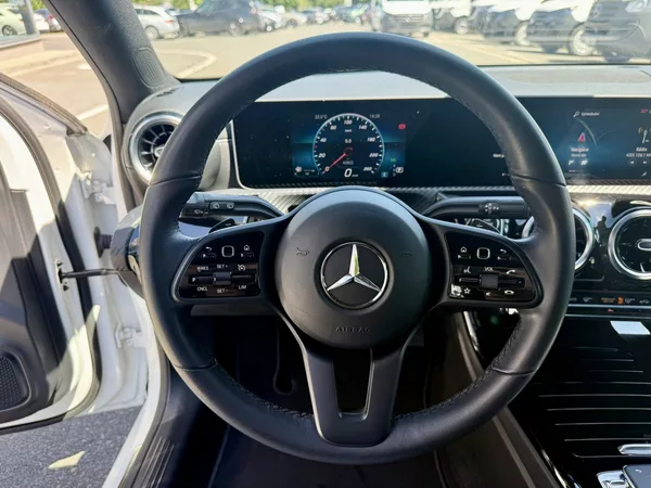 Mercedes-Benz Třídy A 180 d - foto 16