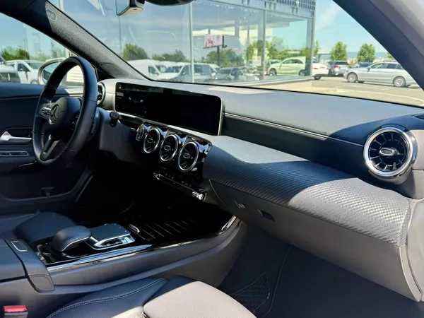 Mercedes-Benz Třídy A 180 d - foto 26