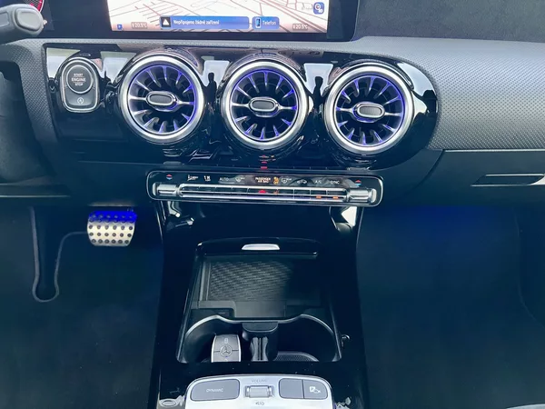 Mercedes-Benz Třídy A 180 - foto 23