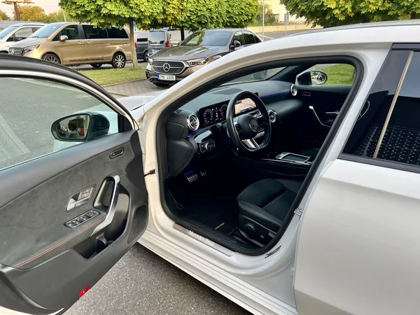 Mercedes-Benz Třídy A 180 - foto 26