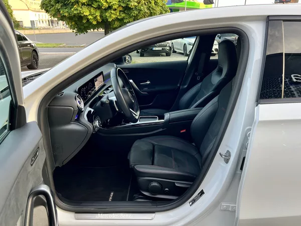 Mercedes-Benz Třídy A 180 - foto 27