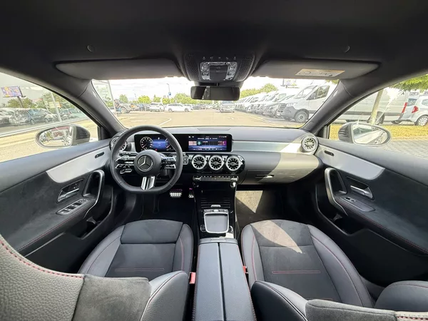 Mercedes-Benz Třídy A 200 - foto 15