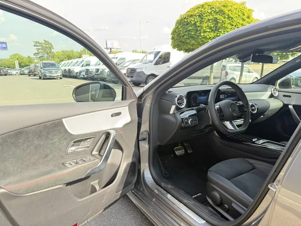 Mercedes-Benz Třídy A 200 - foto 18