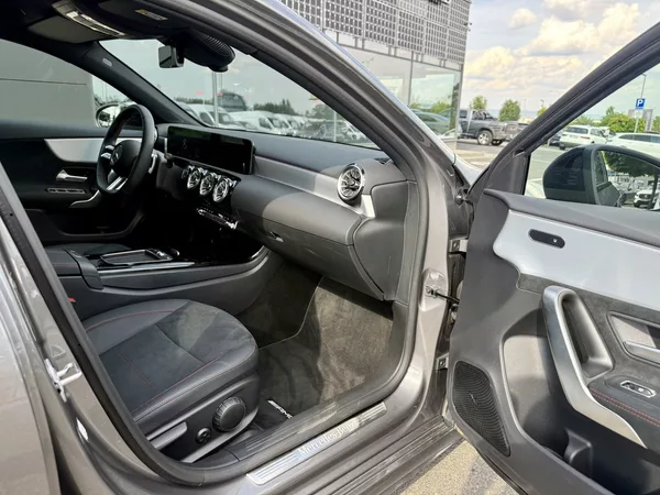 Mercedes-Benz Třídy A 200 - foto 30