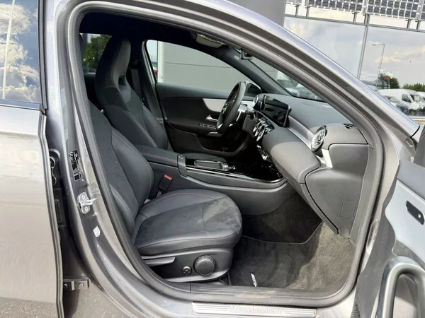 Mercedes-Benz Třídy A 200 - foto 31