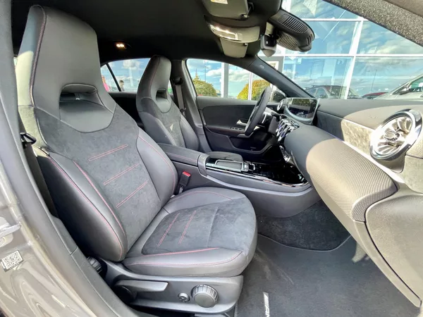 Mercedes-Benz Třídy A 180 Linie AMG - foto 13
