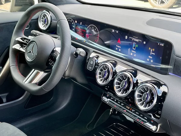 Mercedes-Benz Třídy A 180 Linie AMG - foto 14