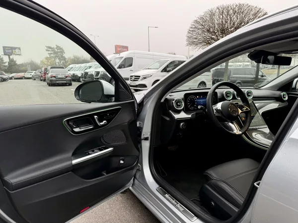 Mercedes-Benz Třídy C 220 d 4MATIC kombi - foto 12