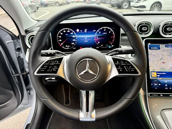 Mercedes-Benz Třídy C 220 d 4MATIC kombi - foto 16