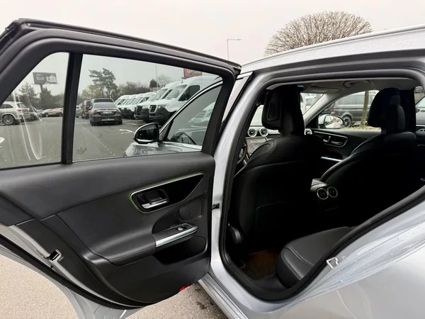 Mercedes-Benz Třídy C 220 d 4MATIC kombi - foto 20
