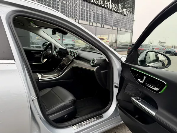 Mercedes-Benz Třídy C 220 d 4MATIC kombi - foto 31