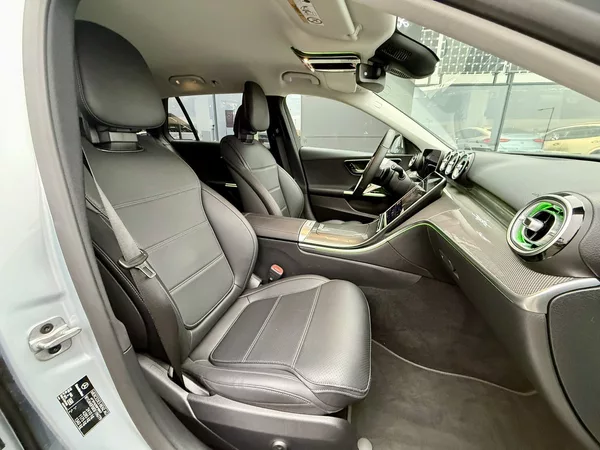 Mercedes-Benz Třídy C 220 d 4MATIC kombi - foto 33