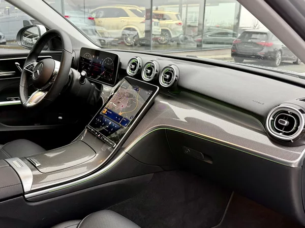 Mercedes-Benz Třídy C 220 d 4MATIC kombi - foto 34