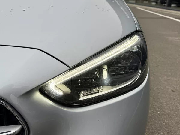 Mercedes-Benz Třídy C 220 d 4MATIC kombi - foto 35