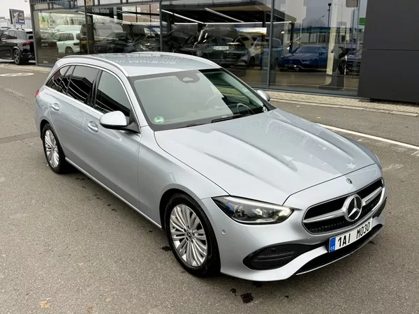 Mercedes-Benz Třídy C 220 d 4MATIC kombi - foto 38
