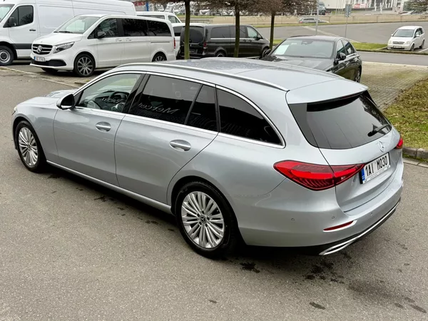 Mercedes-Benz Třídy C 220 d 4MATIC kombi - foto 40