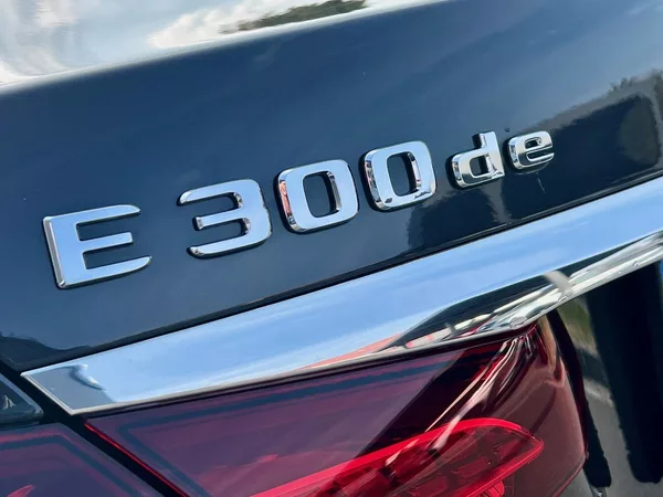 Mercedes-Benz Třídy E 300 de 4MATIC AMG linie - foto 13