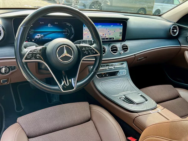 Mercedes-Benz Třídy E 300 de 4MATIC AMG linie - foto 18