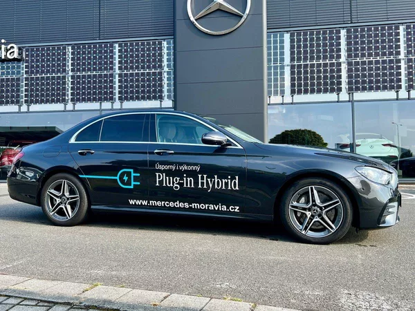 Mercedes-Benz Třídy E 300 de 4MATIC AMG linie - foto 2