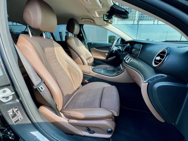 Mercedes-Benz Třídy E 300 de 4MATIC AMG linie - foto 21
