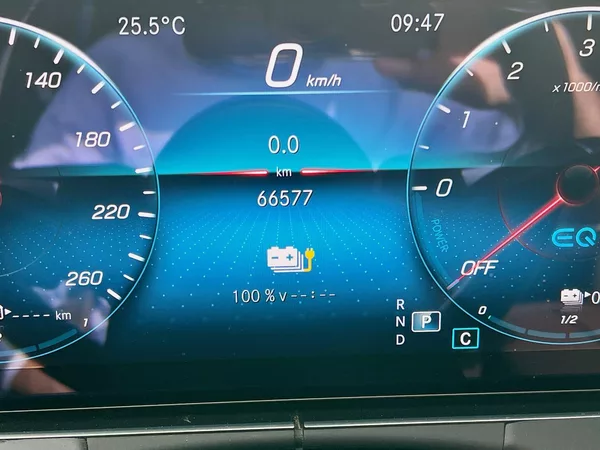 Mercedes-Benz Třídy E 300 de 4MATIC AMG linie - foto 27