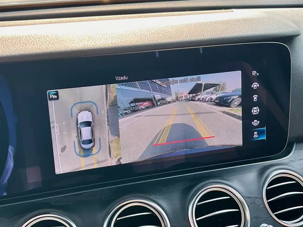 Mercedes-Benz Třídy E 300 de 4MATIC AMG linie - foto 29