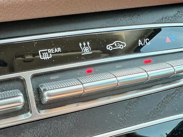Mercedes-Benz Třídy E 300 de 4MATIC AMG linie - foto 30