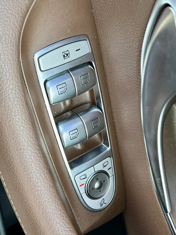 Mercedes-Benz Třídy E 300 de 4MATIC AMG linie - foto 34