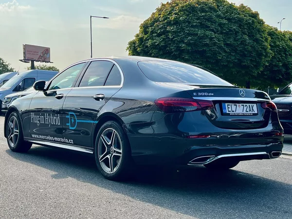 Mercedes-Benz Třídy E 300 de 4MATIC AMG linie - foto 5