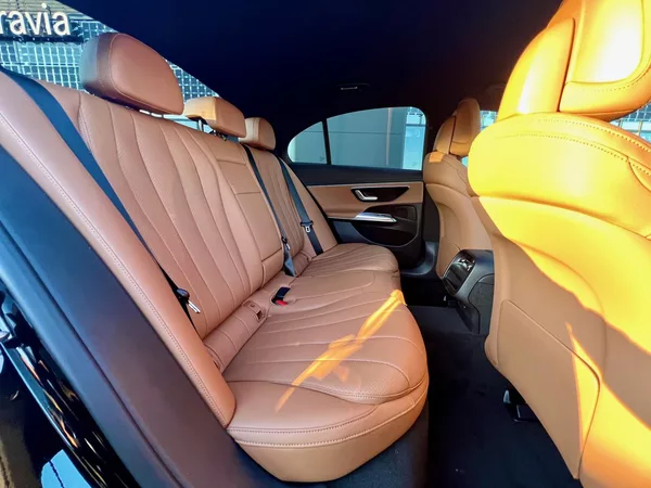 Mercedes-Benz Třídy E 220 d 4MATIC Linie AMG - foto 11