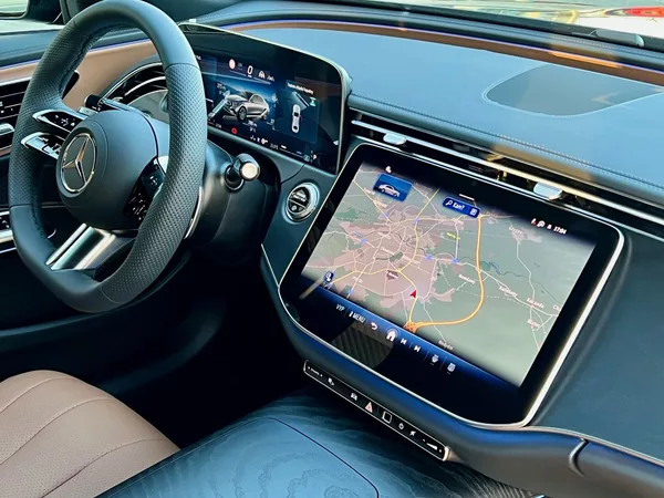 Mercedes-Benz Třídy E 220 d 4MATIC Linie AMG - foto 13