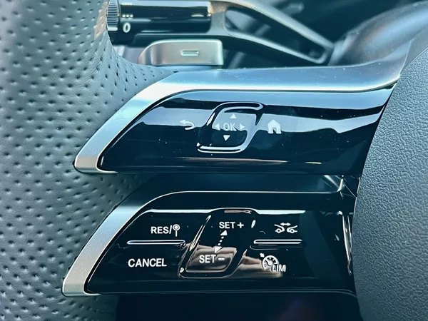 Mercedes-Benz Třídy E 220 d 4MATIC Linie AMG - foto 23