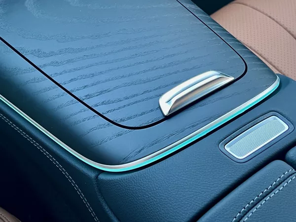 Mercedes-Benz Třídy E 220 d 4MATIC Linie AMG - foto 24