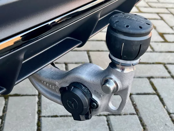 Mercedes-Benz Třídy E 220 d 4MATIC Linie AMG - foto 27
