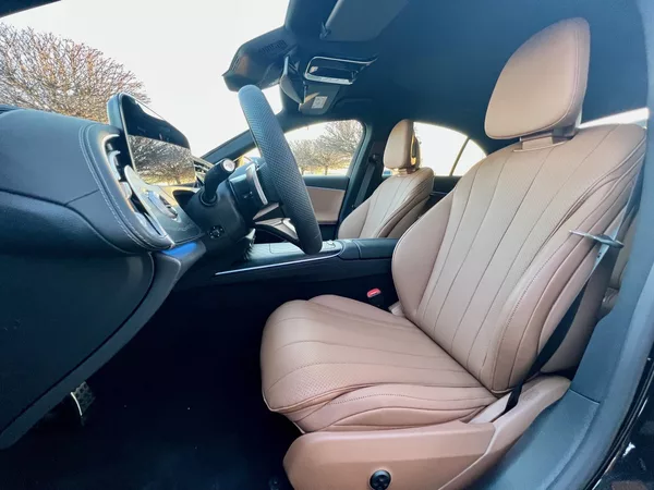 Mercedes-Benz Třídy E 220 d 4MATIC Linie AMG - foto 7