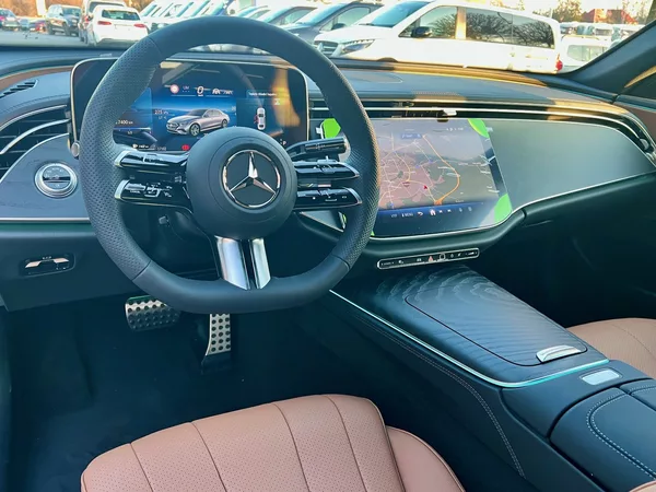 Mercedes-Benz Třídy E 220 d 4MATIC Linie AMG - foto 9
