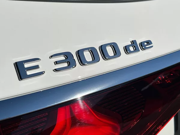 Mercedes-Benz Třídy E 300 de 4MATIC kombi s EQ - foto 12