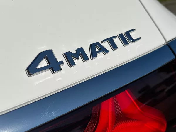 Mercedes-Benz Třídy E 300 de 4MATIC kombi s EQ - foto 13