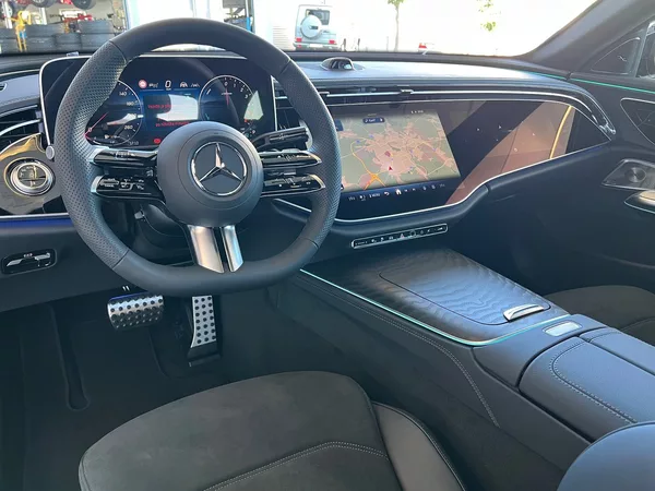 Mercedes-Benz Třídy E 300 de 4MATIC kombi s EQ - foto 18